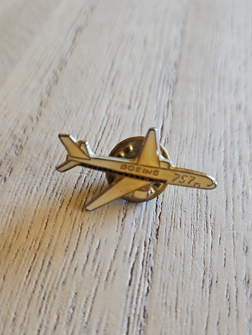 Boeing Aircraft family of planes lapel pins A 727 , 2 -747s, a 757 and a 767 - Picture 6 of 8